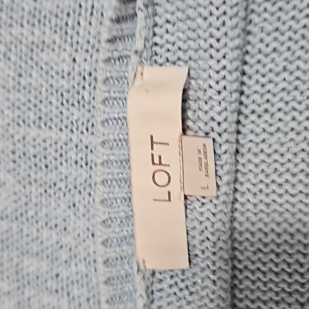 Ann Taylor loft loose fit lightweight sweater